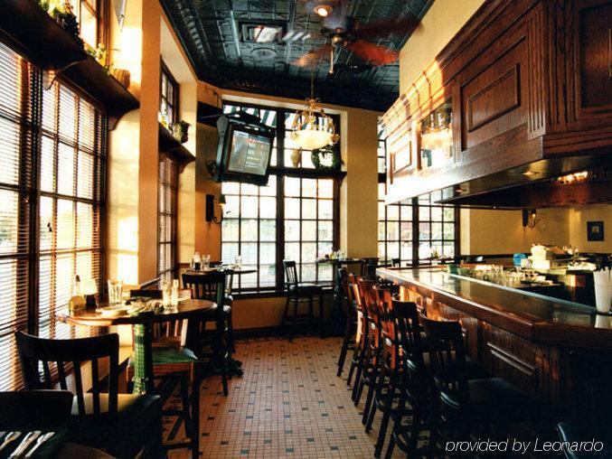 拉克罗斯市中心假日酒店及套房 餐厅 照片
